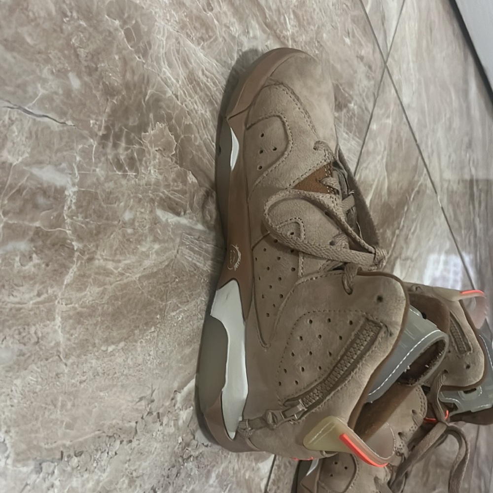 Travis Scott x Jordan 6 Retro - Picture 3 of 5